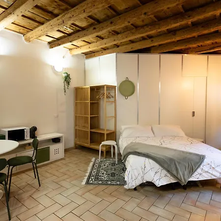 Cozy Apartment- Navigli * 米兰